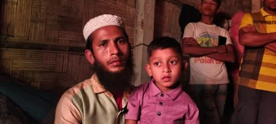 অপহরণকারীদের হাত থেকে মুক্তি পেয়ে বাবা আব্দুর রহমানের কোলে শিশু।