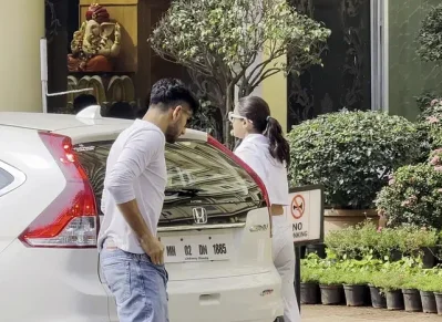 সাইফ আলি খানকে হাসপাতালে দেখতে ছুটে গিয়েছিলেন ইব্রাহিম আলি খান ও সারা আলি খান। ছবি: সংগৃহীত