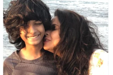  ছেলে নিষাদ হুমায়ূনের সঙ্গে মেহের আফরোজ শাওন। ছবি: সংগৃহীত
