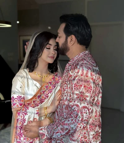 স্ত্রী রোজা আহমেদের সঙ্গে তাহসান খান। ছবি: সংগৃহীত