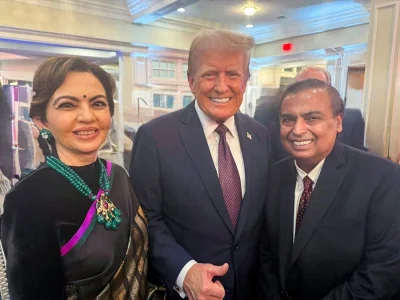 ট্রাম্পের সঙ্গে নৈশ্যভোজে মুকেশ আম্বানি ও নীতা আম্বানি। ছবি: সংগৃহীত