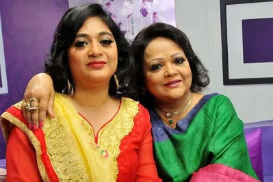 সাবিনা ইয়াসমীন ও তার মেয়ে বাঁধন। ছবি: সংগৃহীত