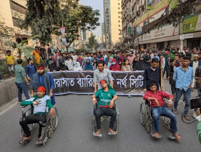  মহাখালী সড়ক অবরোধ। ছবি: ইত্তেফাক