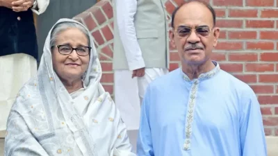 সাবেক প্রধানমন্ত্রীর শেখ হাসিনার সঙ্গে সাবেক মন্ত্রী ফারুক খান