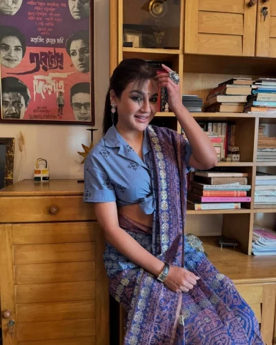 সম্প্রতি কলকাতার একটি অনুষ্ঠানে জামদানির এমন ফিউশনে জয়া আহসান। ছবি: সংগৃহীত