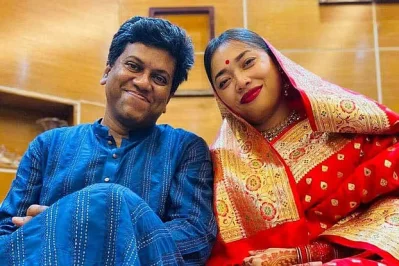 ২০২৪ সালের ১৪ ফেব্রুয়ারি বিয়ের দিনে বর মাহবুব জামিলের সঙ্গে শানারেই দেবী শানু। ছবি: সংগৃহীত
