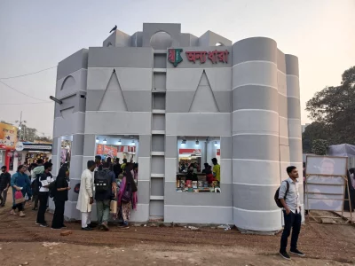 অন্যধারা প্রকাশনী তাদের স্টলটি তৈরি করেছে জাতীয় সংসদ ভবনের আদলে। ছবি: আখি সাহা