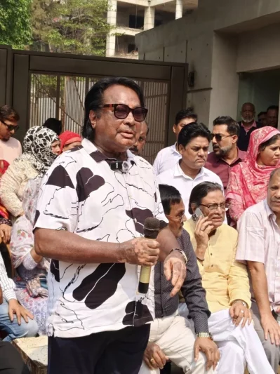 বক্তব্য রাখছেন কমিটির উপদেষ্টা চিত্রনায়ক, পরিচালক ও প্রযোজক আশরাফ উদ্দিন আহমেদ উজ্জ্বল। ছবি: সংগৃহীত