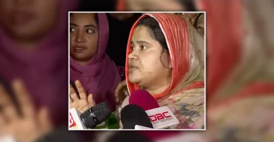 কথা বলছেন আহত ব্যবসায়ীর স্ত্রী