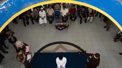 বহু মানুষ এই বেত্রাঘাত প্রত্যক্ষ করেন। ছবি: সংগৃহীত