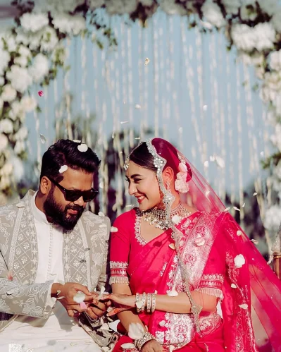 বিয়ের দিন আদনান আল রাজীব ও মেহজাবীন চৌধুরী। ছবি: ফেসবুক