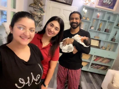 পরীমণি ও শরীফুল রাজের ছেলে রাজ্যকে দেখতে তাদের বাসায় গিয়েছিলেন অপু বিশ্বাস। ছবি: সংগৃহীত