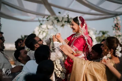 আকদের দিন রাজীব ও মেহজাবীন। ছবি: সংগৃহীত