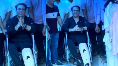 গত বছরের শেষ দিকে পায়ে গুলিবিদ্ধ হয়ে হাসপাতালে যেতে হয়েছিল বলিউড অভিনেতা গোবিন্দকে। ছবি: সংগৃহীত
