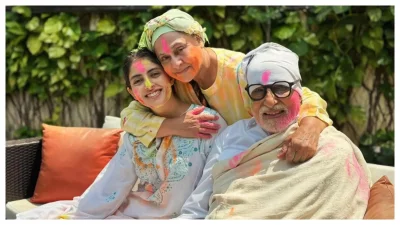 হোলি উৎসবে রঙিন অমিতাভ বচ্চন-জয়া বচ্চনের মতো বর্ষীয়ান তারকারাও, সঙ্গে নাতনি নব্যা নাভেলি নন্দা। ছবি: সংগৃহীত