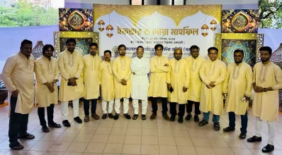 বাচসাসের ইফতার মাহফিলে বর্ষীয়ান বিনোদন সাংবাদিক আব্দুর রহমানসহ সংগঠনের নেতৃবৃন্দ। ছবি: সংগৃহীত