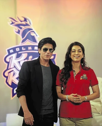 কলকাতা নাইট রাইডার্সের দুই কর্ণধার শাহরুখ খান ও জুহি চাওলা। ছবি: সংগৃহীত