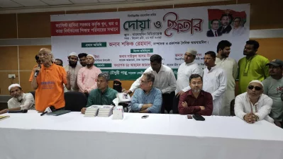 কথা বলছেন যায়যায়দিন পত্রিকার সম্পাদক শফিক রেহমান