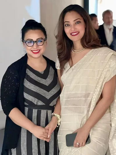 অভিনয়শিল্পী ও উপস্থাপক বন্ধু তানিয়া হোসাইনের সঙ্গে সামিয়া আফরিন। ছবি: সংগৃহীত