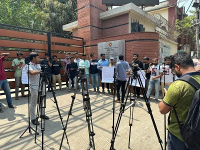 ‘বরবাদ’ এর আনকাট সেন্সরের দাবি-তে মানববন্ধন করে শাকিব খানের ভক্তরা। ছবি: সংগৃহীত