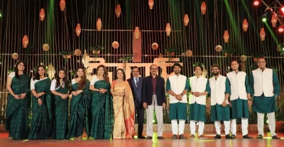 ঈদ ইত্যাদির দেশের গানে কণ্ঠ দিয়েছেন সৈয়দ আব্দুল হাদী ও সাবিনা ইয়াসমিন, সঙ্গে রয়েছে এই প্রজন্মের দশজন শিল্পী। ছবি: সংগৃহীত