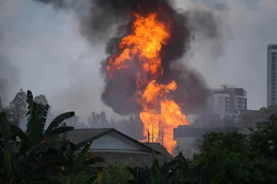 মালয়েশিয়ার রাষ্ট্রীয় জ্বালানি সংস্থা &lsquo;পেট্রোনাস&rsquo;র একটি গ্যাস পাইপলাইনে আগুন লেগেছে। ছবি: সংগৃহীত