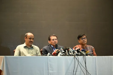 কথা বলছেন প্রধান উপদেষ্টার হাই রিপ্রেজেন্টেটিভ ড. খলিলুর রহমান।