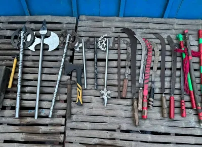 উদ্ধারকৃত দেশীয় অস্ত্র