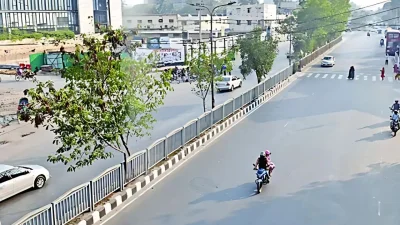 রাজধানীর ফাঁকা একটি রাস্তা