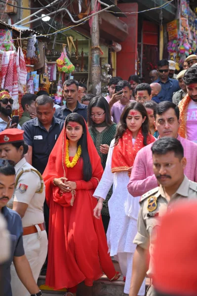 কামাখ্যা মন্দিরে সারা আলি খান। ছবি: সংগৃহীত