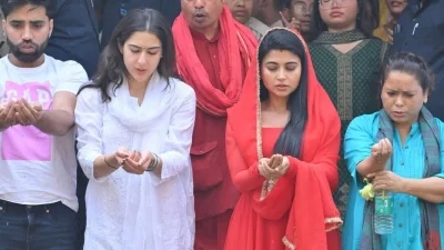কামাখ্যা মন্দিরে সারা আলি খান। ছবি: সংগৃহীত