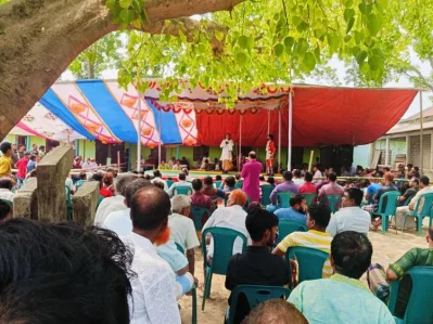 শনিবার একই স্থানে মঞ্চস্থ হয় ‘আপন দুলাল’ নাটক। ছবি: ফেসবুক