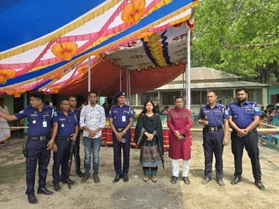 শনিবার একই স্থানে মঞ্চস্থ হয় ‘আপন দুলাল’ নাটক। ছবি: ফেসবুক