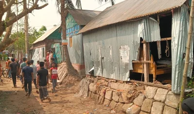 সংঘর্ষের পর এলাকাজুড়ে থমথমে অবস্থা বিরাজ করছে। ছবি: ইত্তেফাক 