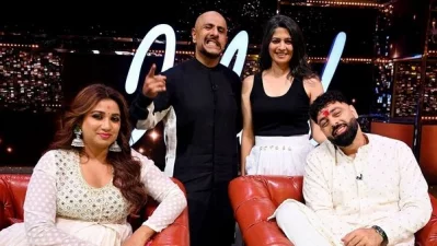 ‘ইন্ডিয়ান আইডল সিজন ১৫’ এর সেটে সহকর্মীদের সঙ্গে বিশাল দাদলানি। ছবি: সংগৃহীত