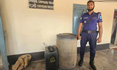 ব্রাহ্মণবাড়িয়ায় ট্রেন থামিয়ে ট্রেন থেকে তেল চুরি