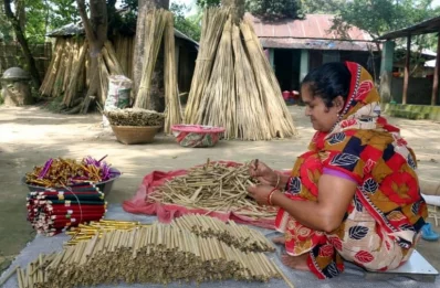 শ্রীমদ্দি গ্রামের বাঁশের বাঁশির সুখ্যাতি রয়েছে বিদেশেও। ছবি: ইত্তেফাক 