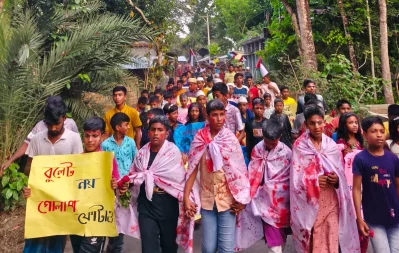 গাজায় ধ্বংসযজ্ঞের প্রতিবাদে র‍্যালিতে অংশ নেন স্থানীয় সর্বসাধারণ। ছবি: সংগৃহীত 