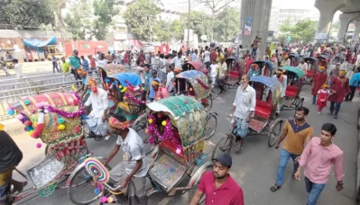 বর্ষবরণের আনন্দ শোভাযাত্রায় অংশ নিয়েছিল রিকশাচালক শ্রেণির প্রতিনিধিরা। ছবি: সংগৃহীত