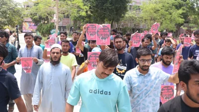 উপাচার্যের পদত্যাগের দাবিতে বিক্ষোভ করেছেন আন্দোলনরত শিক্ষার্থীরা। ছবি: ইত্তেফাক 