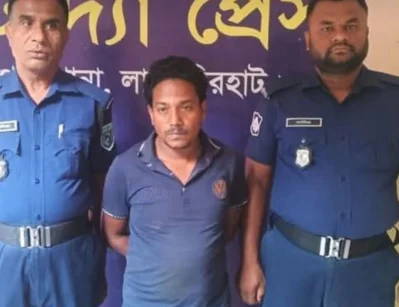 ভ্রাম্যমাণ আদালতের মাধ্যমে তাজুল ইসলাম হাদি নামে অভিযুক্ত এক ব্যক্তিকে ২ বছরের কারাদণ্ড দেওয়া হয়। ছবি: ইত্তেফাক