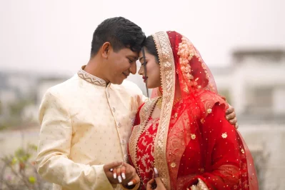 স্ত্রী আফসানা আক্তার প্রীতির সঙ্গে শামীম হাসান সরকার। ছবি: সংগৃহীত