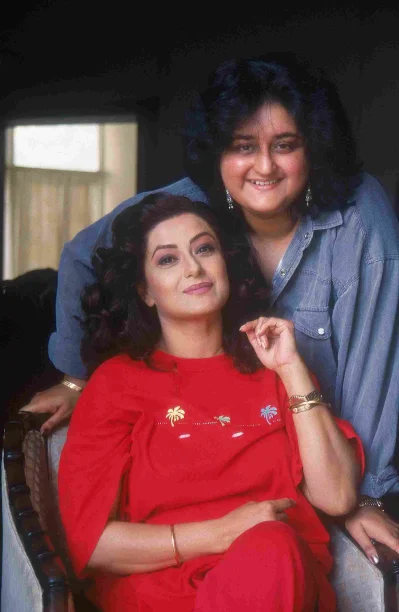 বড় মেয়ে পায়েলের সঙ্গে বলিউড অভিনেত্রী মৌসুমী চট্টোপাধ্যায়। ছবি: সংগৃহীত