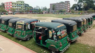 পাঁচজন যাত্রী নিয়ে চলাচলের দাবিতে সিএনজি চালক-মালিকদের আন্দোলন। ছবি: ইত্তেফাক