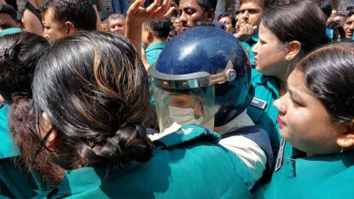  শুনানি শেষে আদালত নুসরাত ফারিয়ার জামিন নামঞ্জুর করে কারাগারে পাঠানোর আদেশ দেন। ছবি: সংগৃহীত
