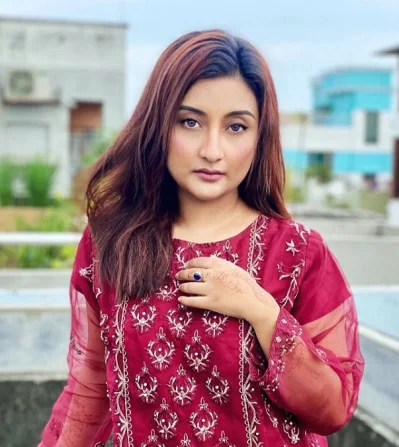 নোবেলের স্ত্রী সালসাবিল মাহমুদ। ছবি: সংগৃহীত