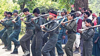 প্রশিক্ষনরত মাওবাদি বিদ্রোহীরা। ছবি: সংগৃহীত