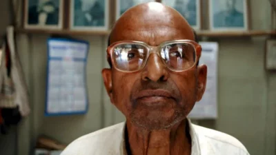 কানু সান্যাল, পশ্চিমবঙ্গের শিলিগুড়ির কাছে হাতিঘিশা গ্রামের নিজ বাড়িতে। ছবি: সংগৃহীত