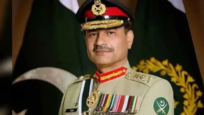 পাকিস্তান সরকার সেনাপ্রধান জেনারেল আসিম মুনিরকে পাকিস্তানের দ্বিতীয় ব্যক্তি হিসেবে ফিল্ড মার্শাল পদে উন্নীত করেছে  