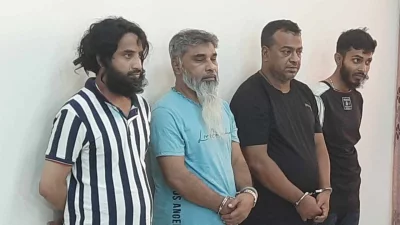 গ্রেপ্তার হওয়া শীর্ষ সন্ত্রাসী সুব্রত বাইন, মোল্লা মাসুদ, শ্যুটার আরাফাত ও শরীফ। ছবি: আইএসপিআর